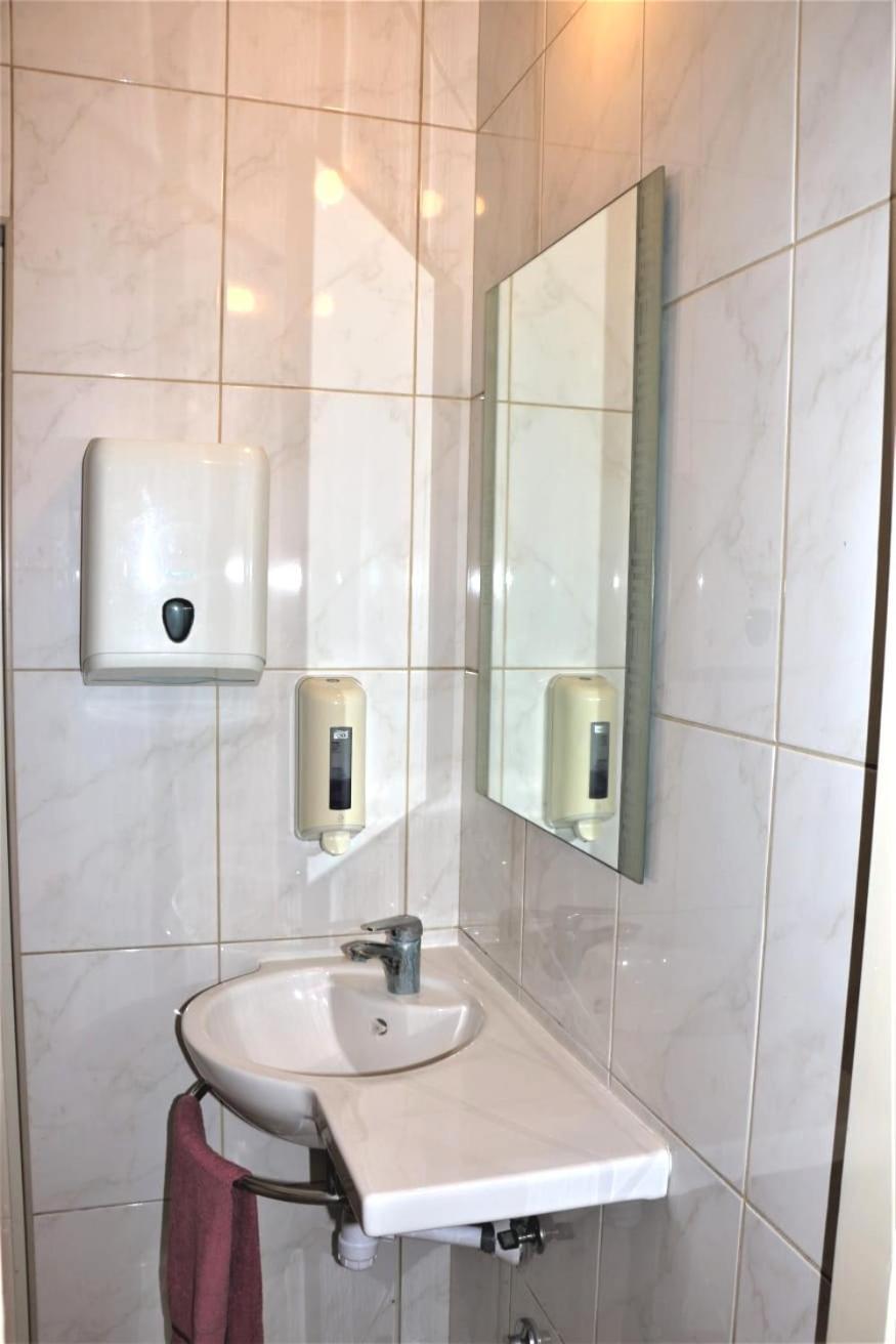 Apartament Carla -79 M2 -1 Bedroom -1 Bathroom -2 Wc *