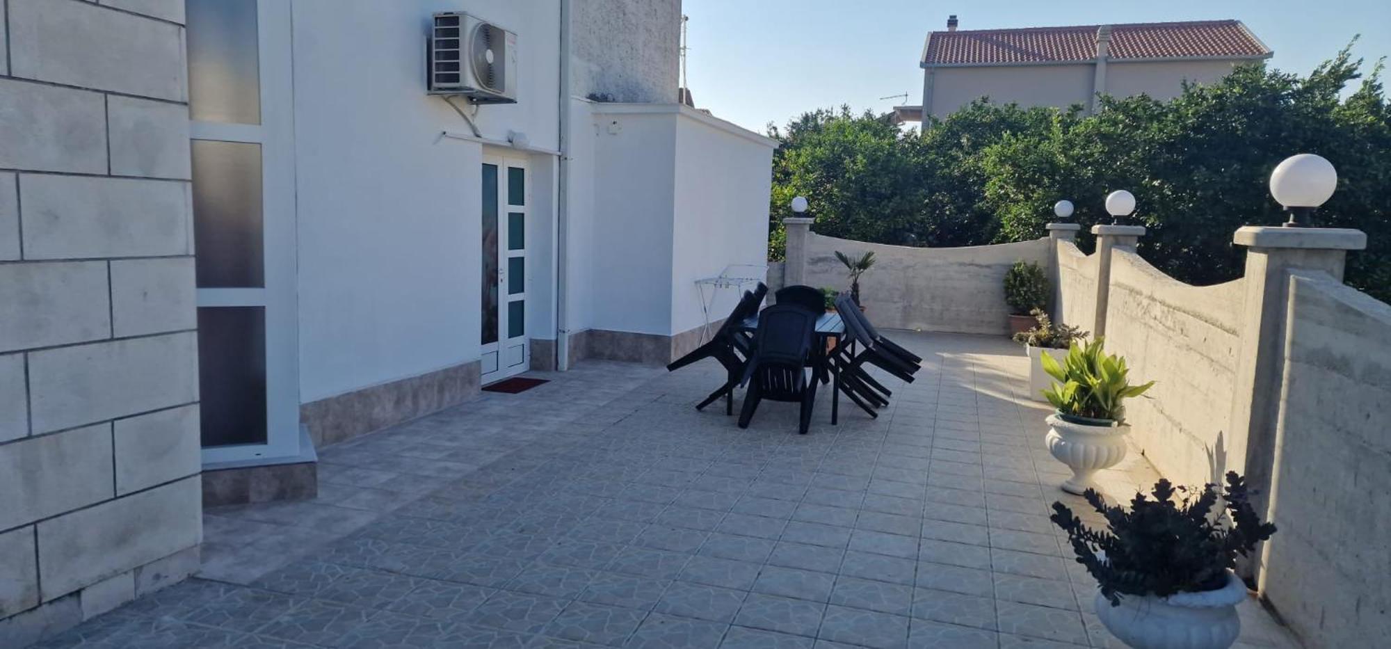 Apartament Carla -79 M2 -1 Bedroom -1 Bathroom -2 Wc *